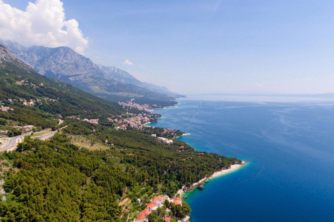 Apartments And Rooms With Parking Space Brela, Makarska - 6895 Bagian luar foto