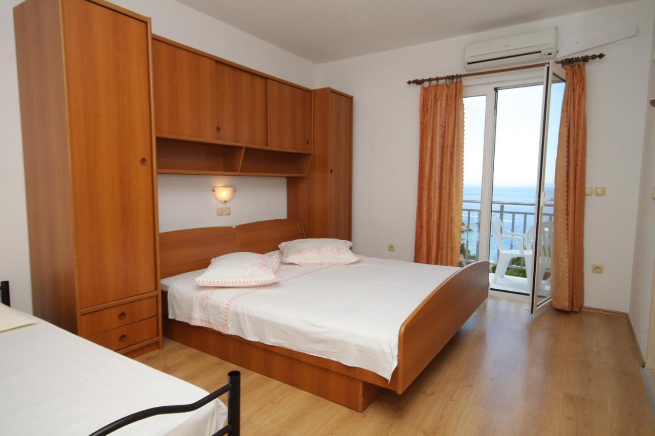 Apartments And Rooms With Parking Space Brela, Makarska - 6895 Bagian luar foto