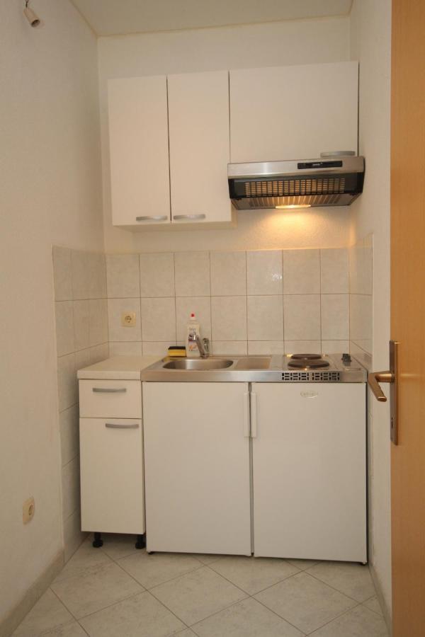 Apartments And Rooms With Parking Space Brela, Makarska - 6895 Bagian luar foto